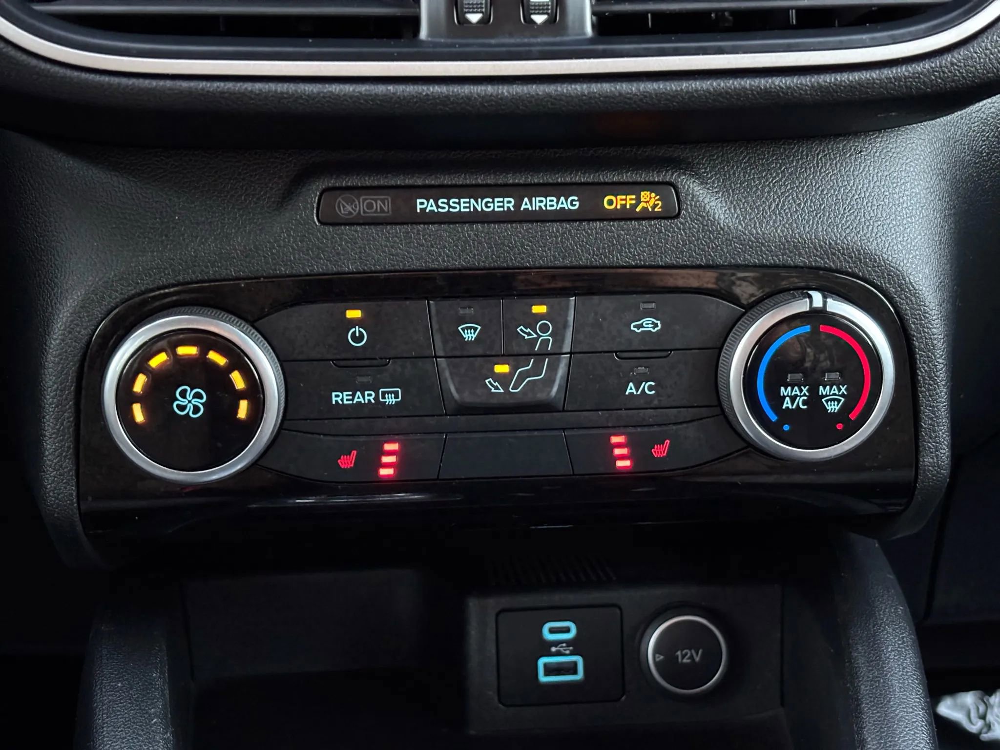 Used 2021 Ford Escape SE image 29