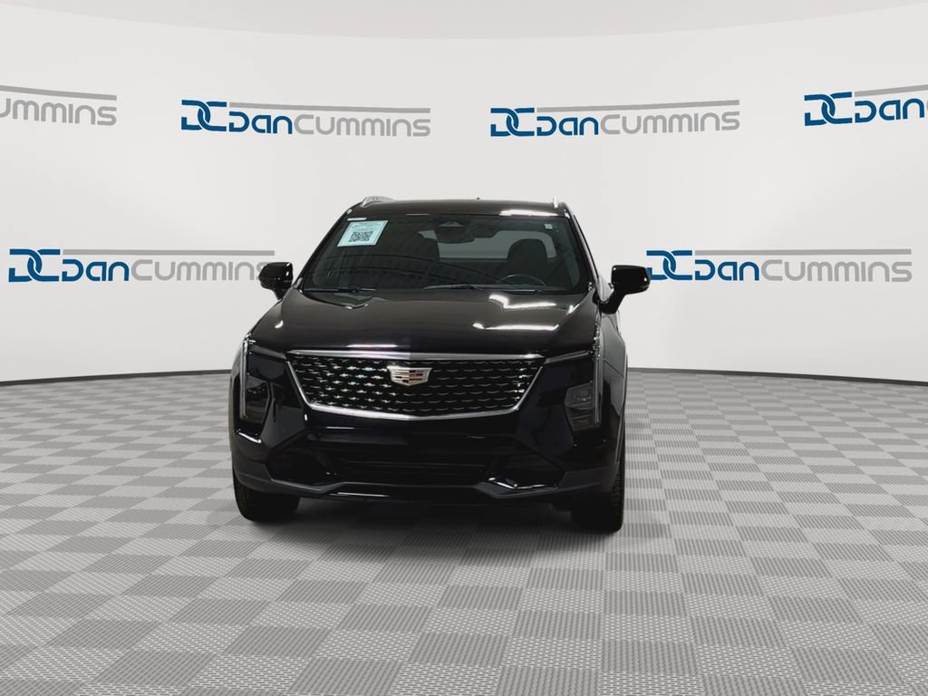 Used 2024 Cadillac XT4 Premium Luxury FWD image 3