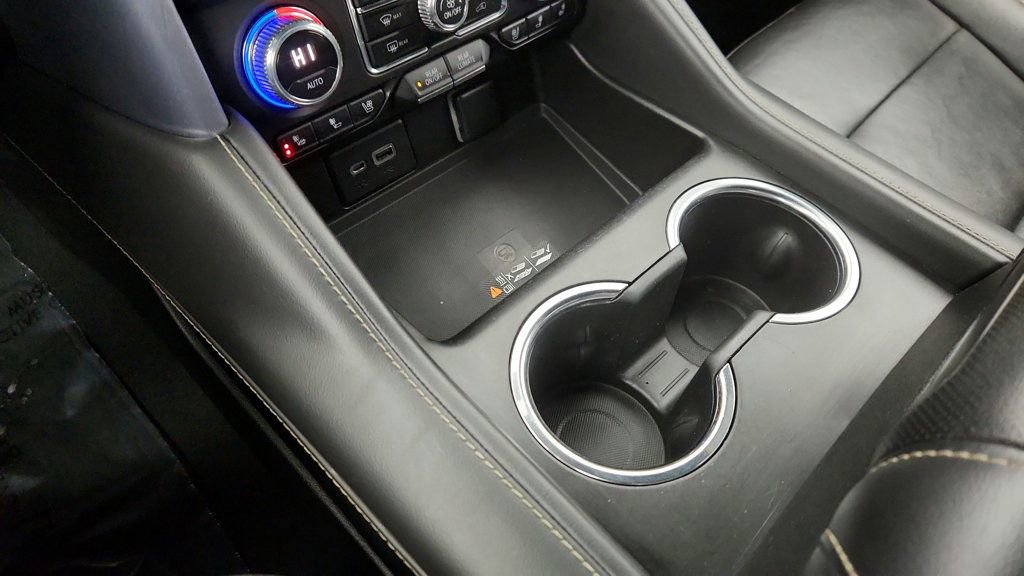 Used 2022 GMC Yukon XL SLT w/ SLT Premium Package image 16