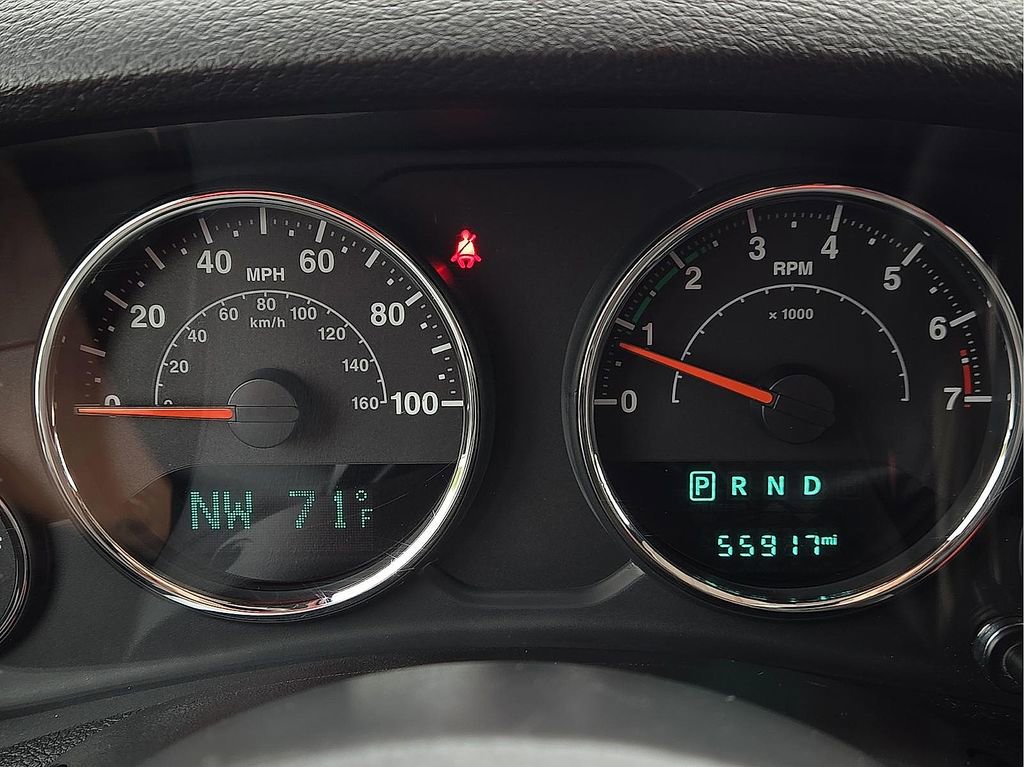 Used 2018 Jeep Wrangler Unlimited Sahara w/ Connectivity Group image 19