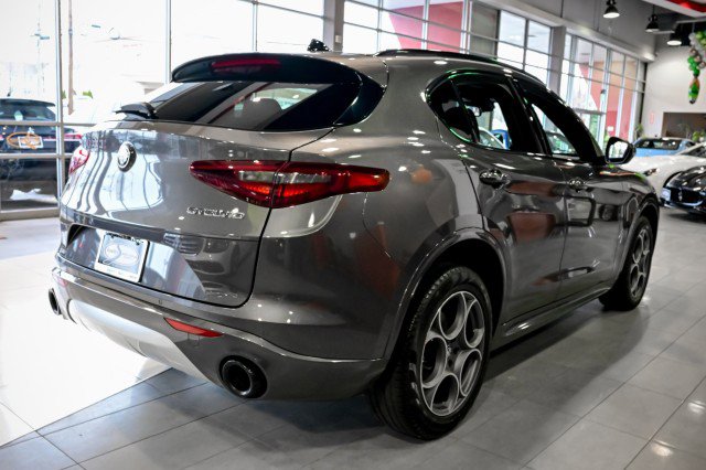 Used 2022 Alfa Romeo Stelvio Ti image 5