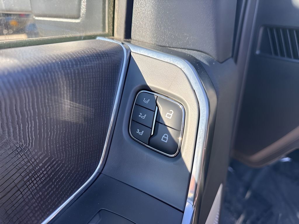 Used 2025 Ford F250 Platinum AWD/4WD image 11
