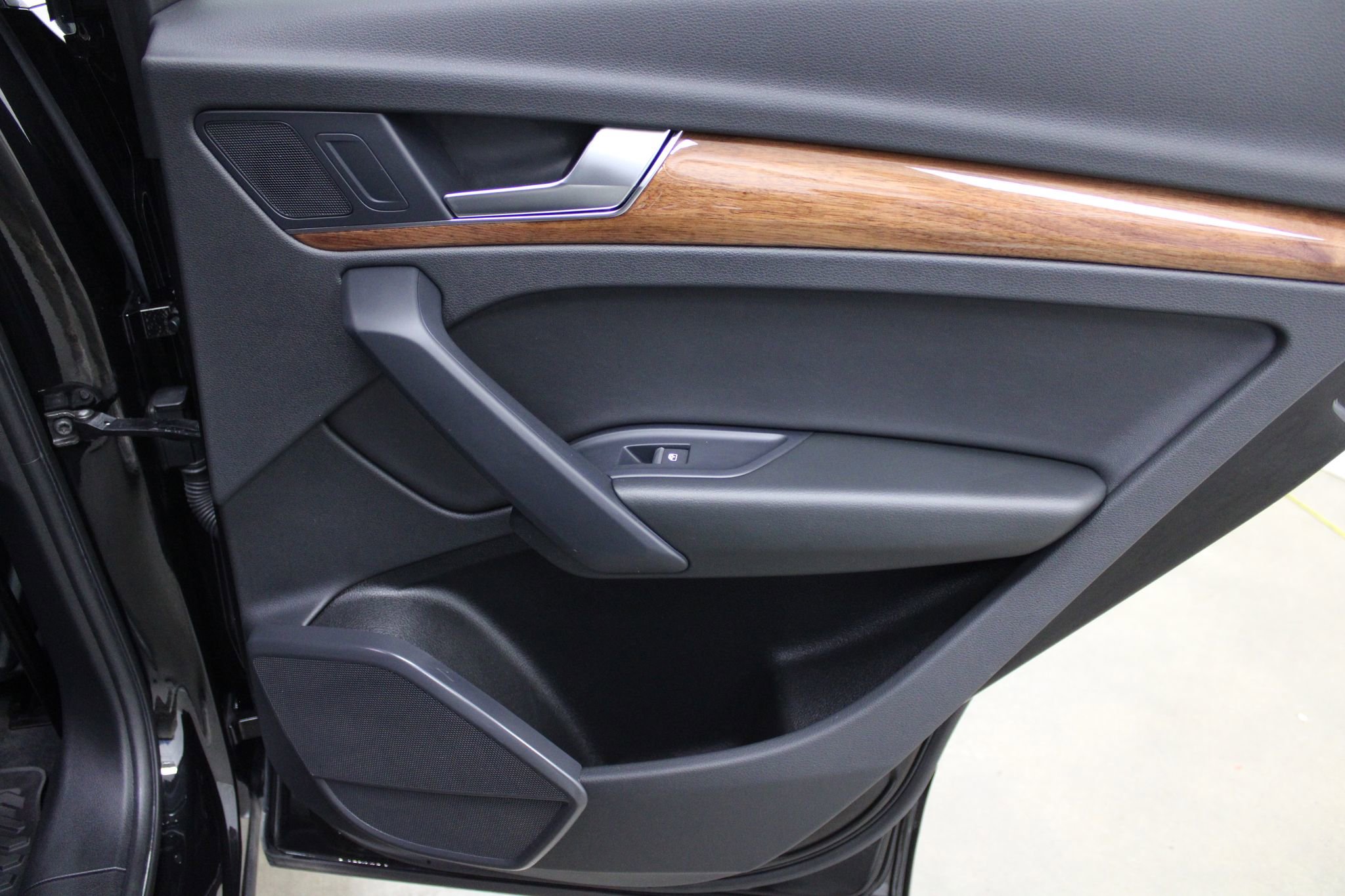 Used 2023 Audi Q5 2.0T Premium w/ Convenience Package image 23