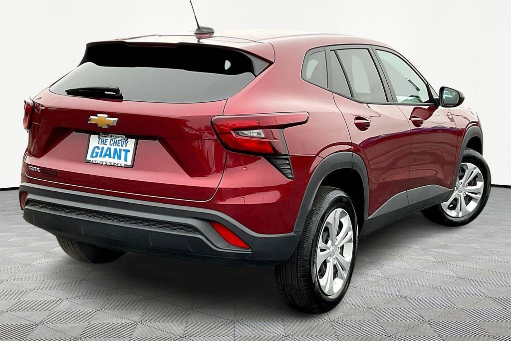 Used 2025 Chevrolet Trax LS FWD image 7