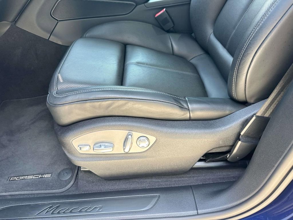 Certified 2025 Porsche Macan image 21