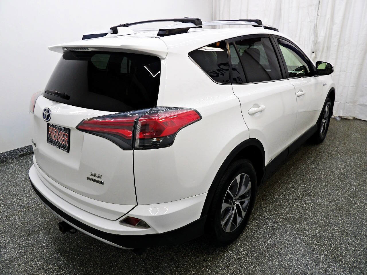 Used 2016 Toyota RAV4 XLE AWD/4WD image 6