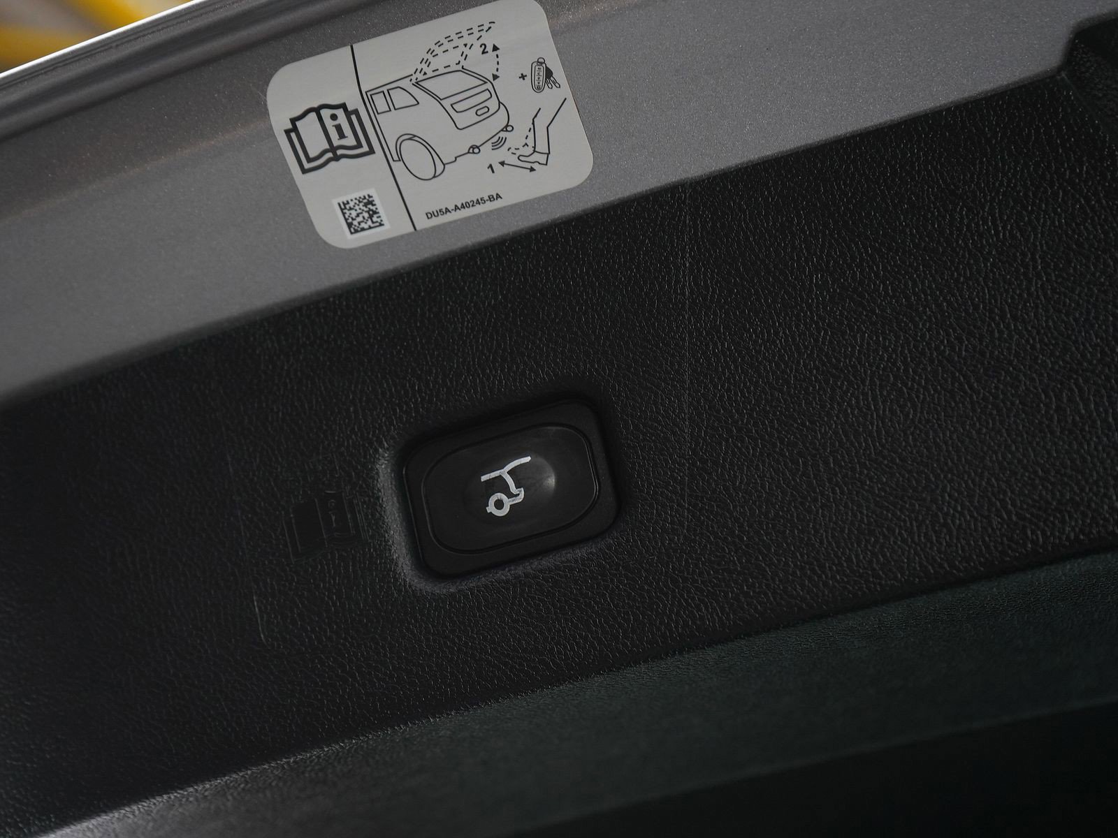 Used 2020 Lincoln Nautilus Reserve w/ Equipment Group 201A image 18