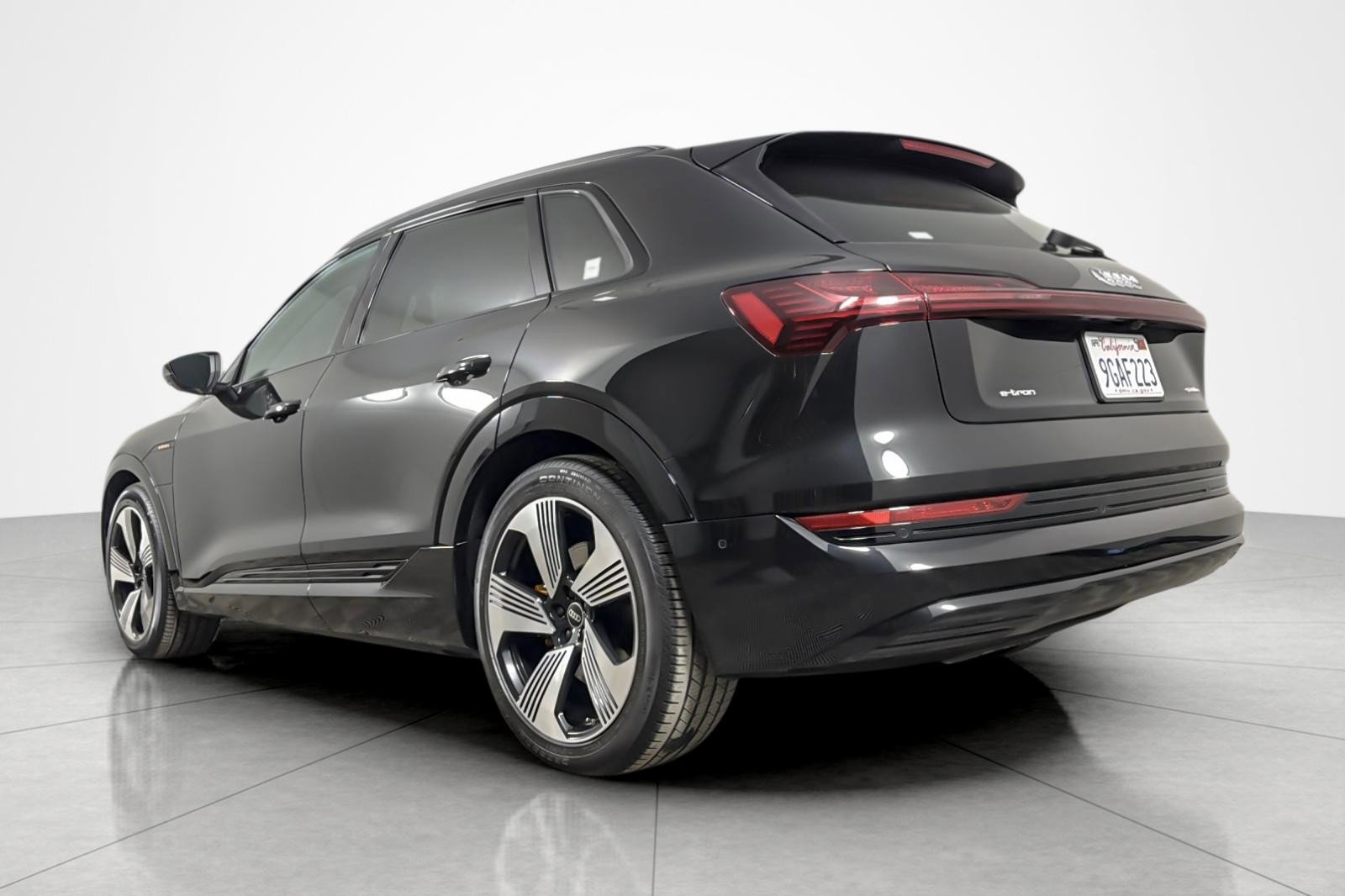 Certified 2023 Audi e-tron Premium Plus AWD/4WD image 3