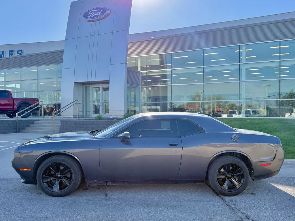 Used 2015 Dodge Challenger SXT w/ Sound Group RWD image 3