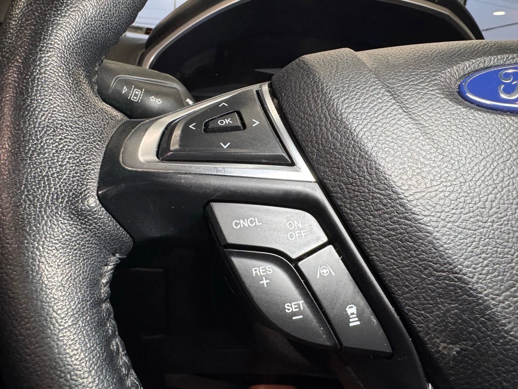 Used 2020 Ford Edge SEL w/ Cold Weather Package image 27