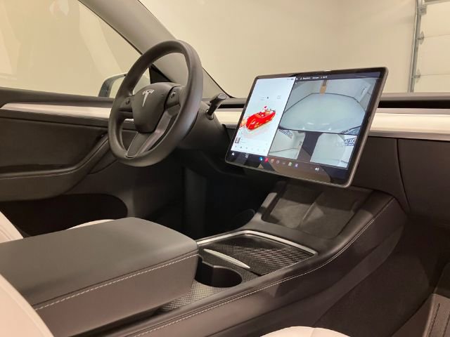 Used 2022 Tesla Model Y Long Range image 44