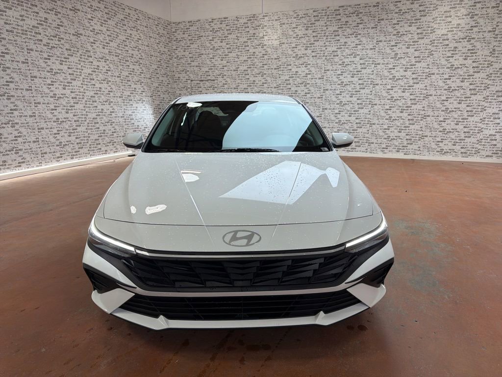 New 2026 Hyundai Elantra SE image 2