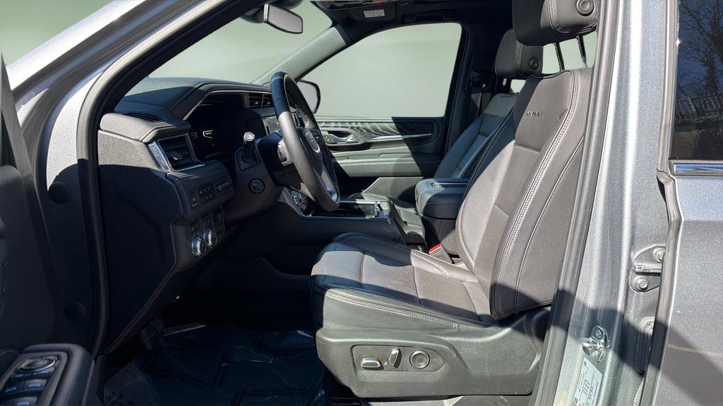 Used 2023 GMC Yukon Denali w/ LPO, Floor Liner Package image 11