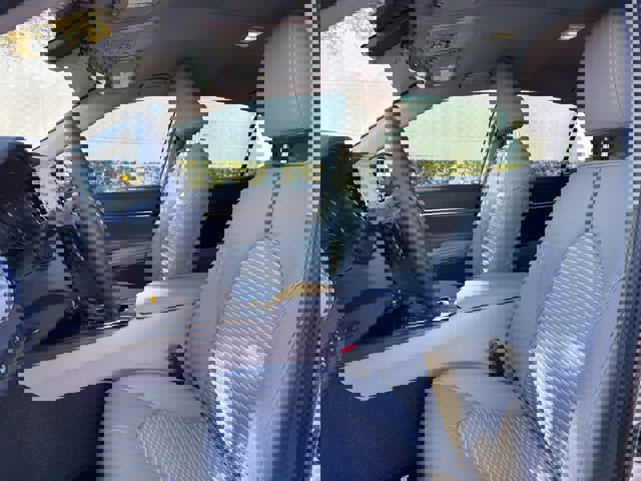 Used 2024 Toyota Camry SE image 8
