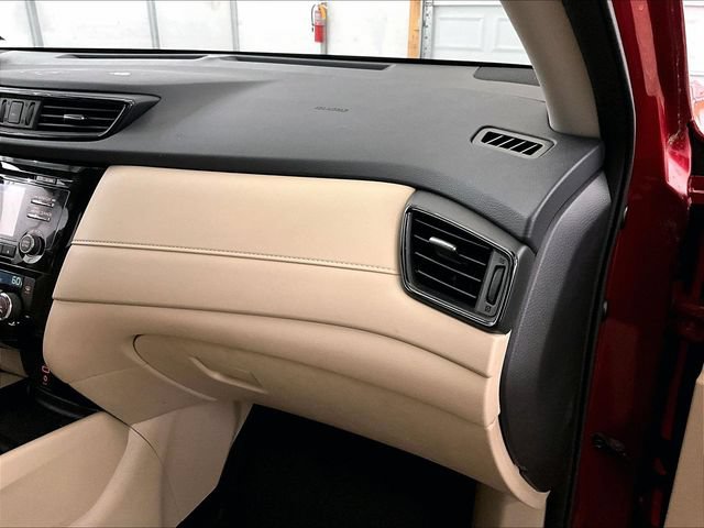 Used 2017 Nissan Rogue SV AWD/4WD image 15