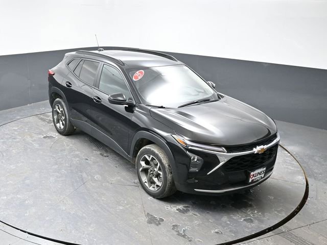 Used 2025 Chevrolet Trax LT image 40