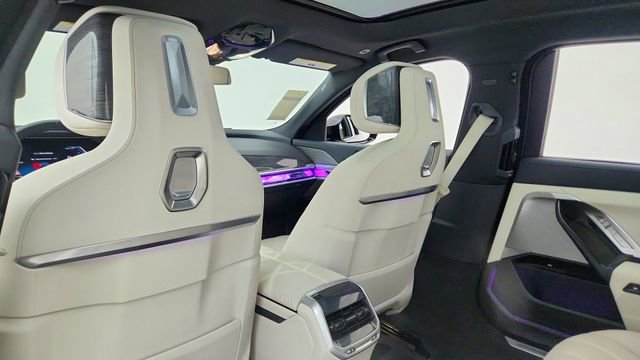 Used 2023 BMW 740i w/ Parking Assistance Package image 30