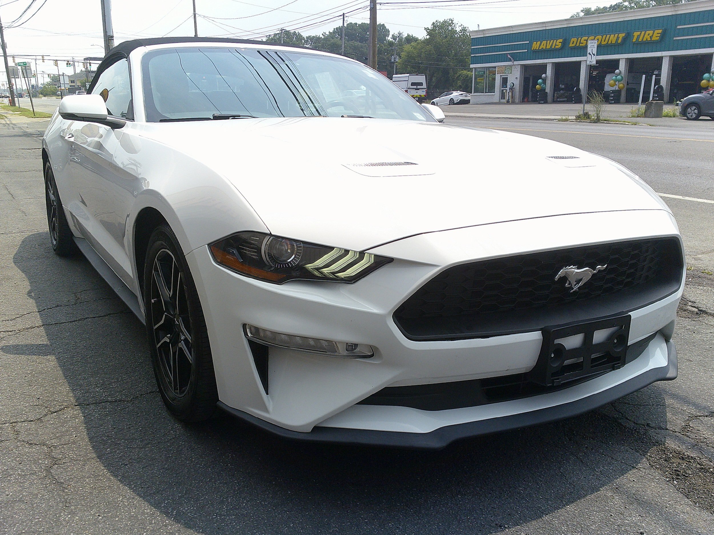 Used 2019 Ford Mustang Premium RWD image 9