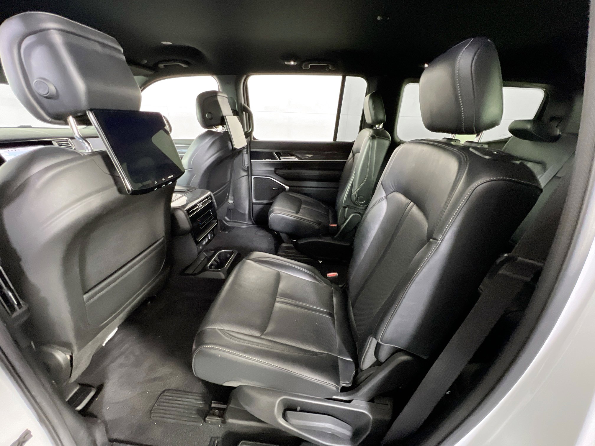 Used 2022 Jeep Wagoneer Series III w/ Rear Seat Video Group 1 image 24