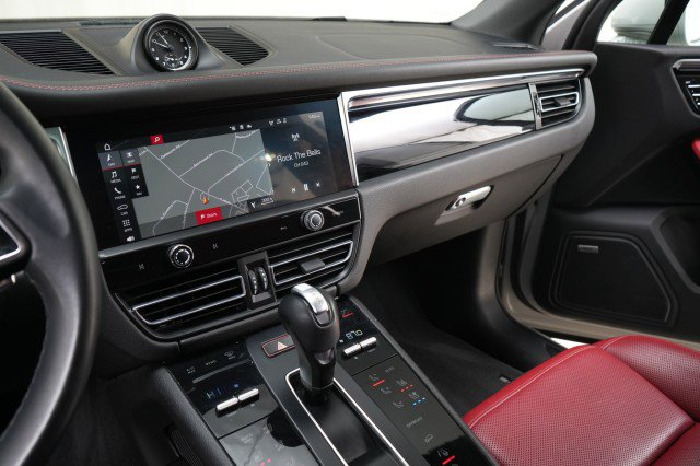 Used 2023 Porsche Macan image 50