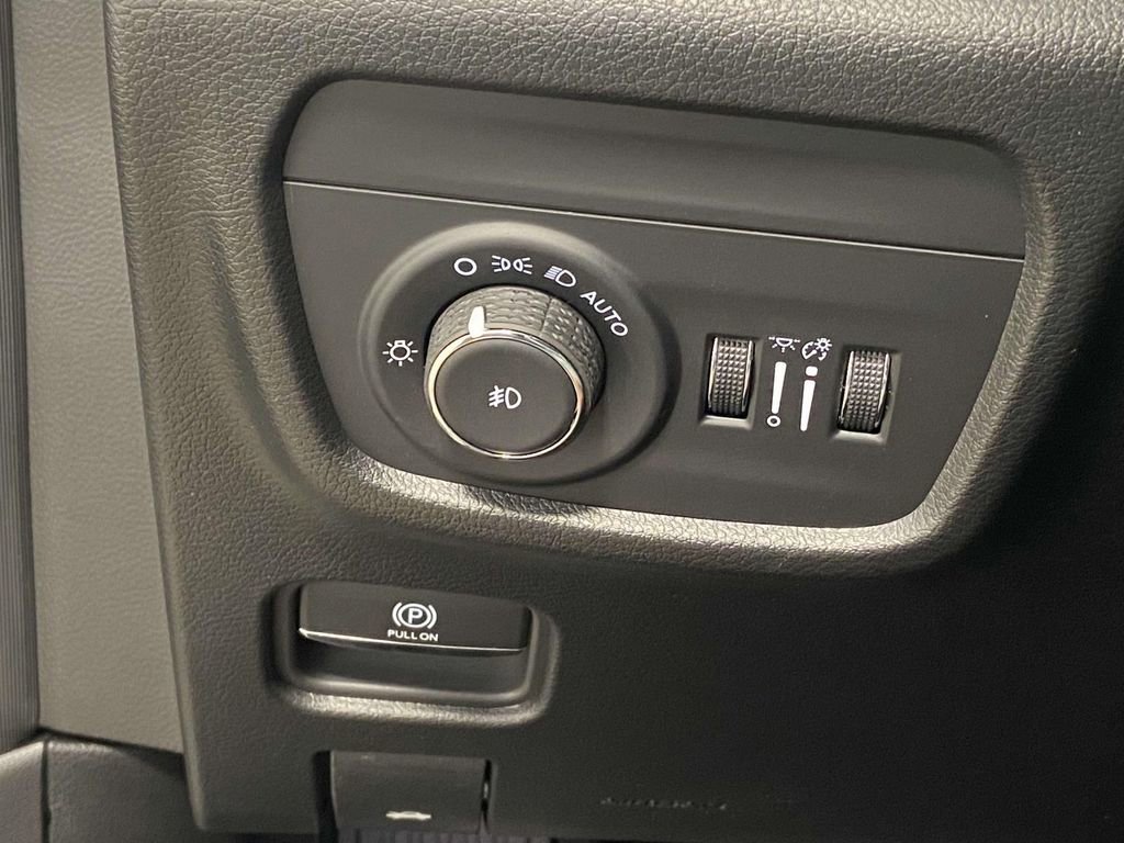 New 2025 Jeep Grand Cherokee L Limited w/ Luxury Tech Group II image 21