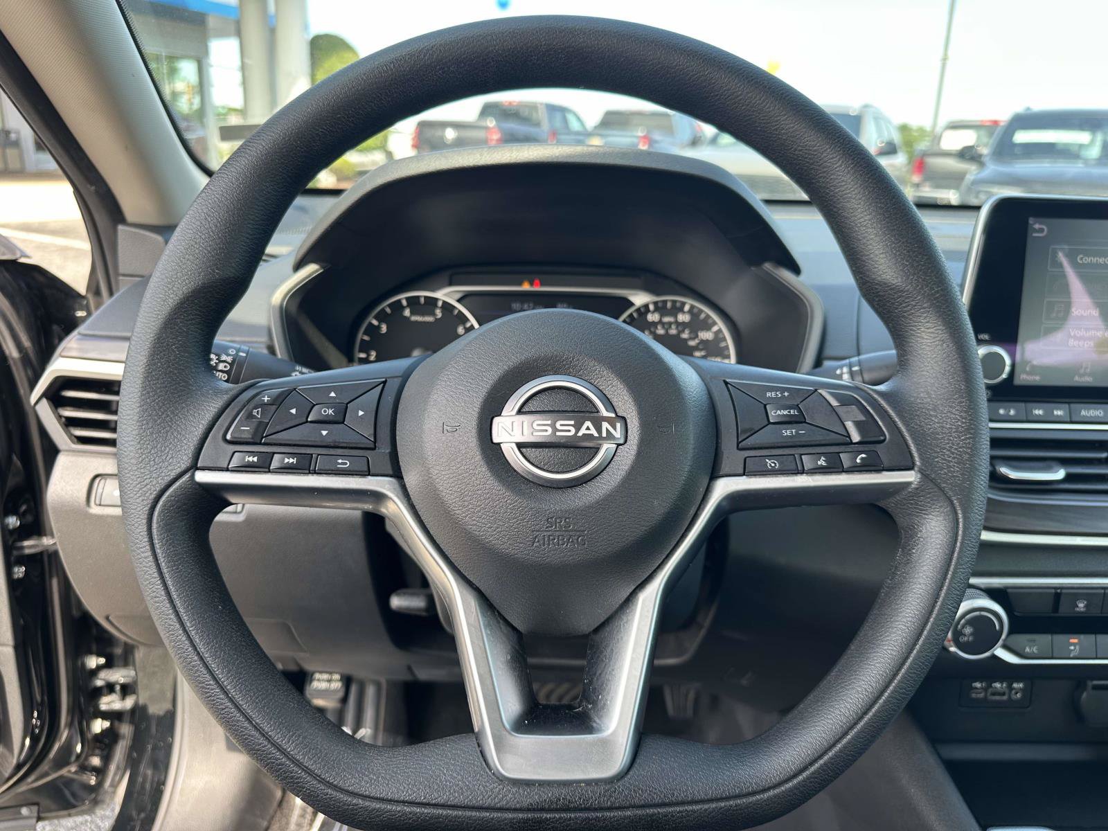 Used 2024 Nissan Altima 2.5 SV FWD image 13