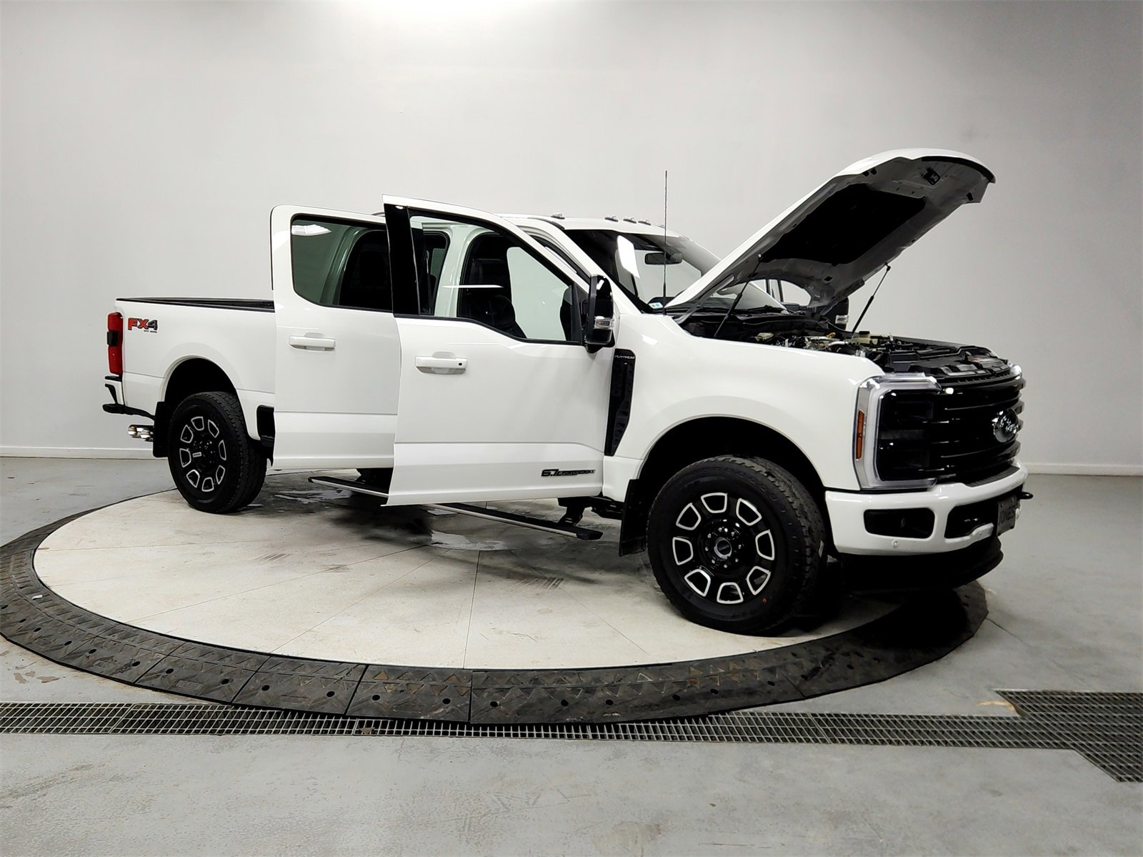 Used 2025 Ford F250 Platinum image 9