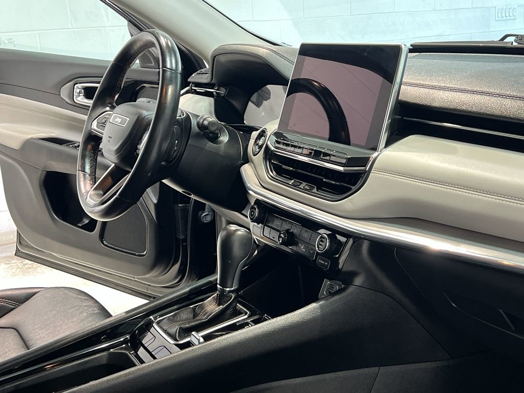 Used 2022 Jeep Compass Limited image 26