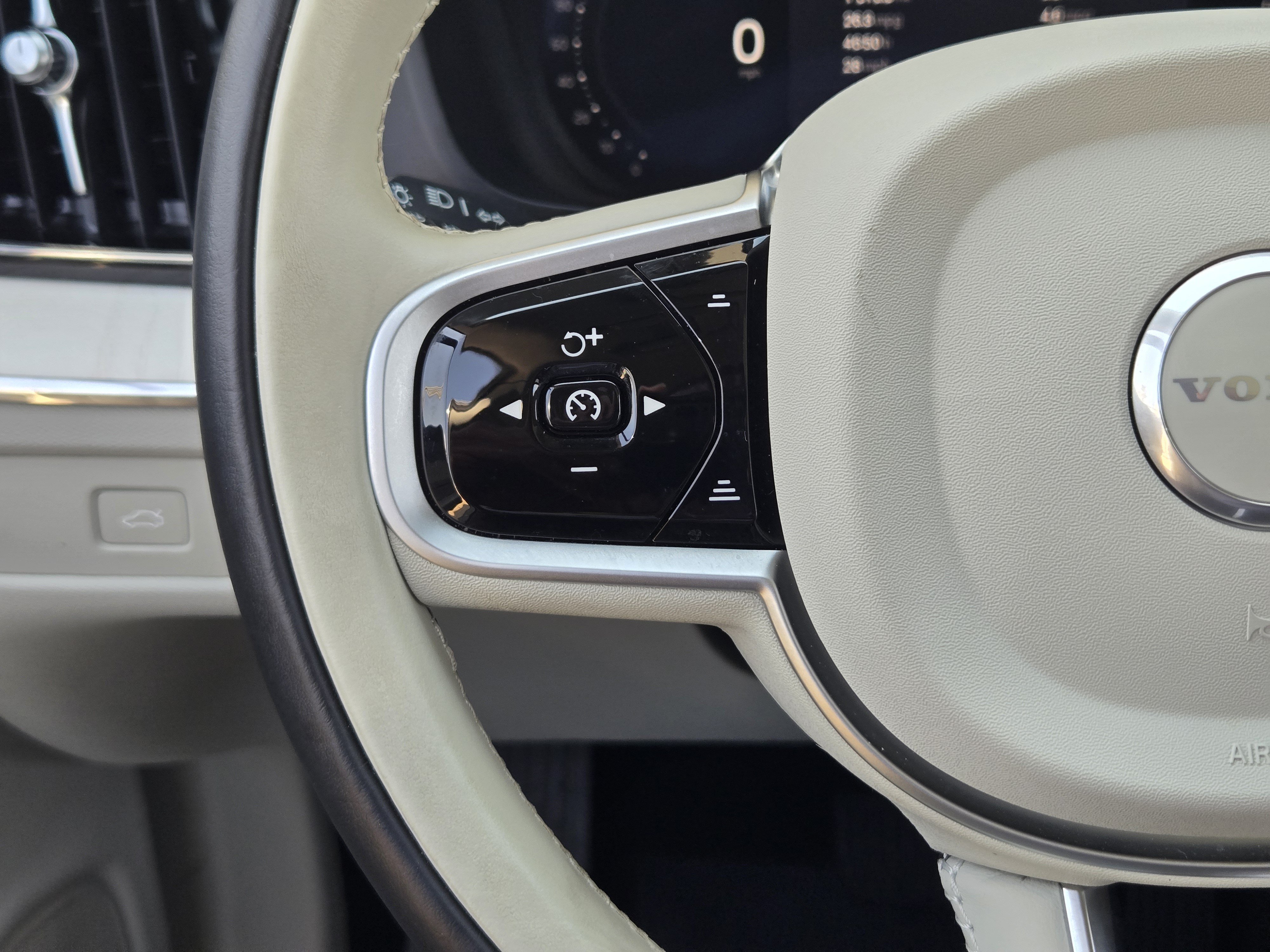 Certified 2026 Volvo XC60 B5 Ultra AWD/4WD image 38