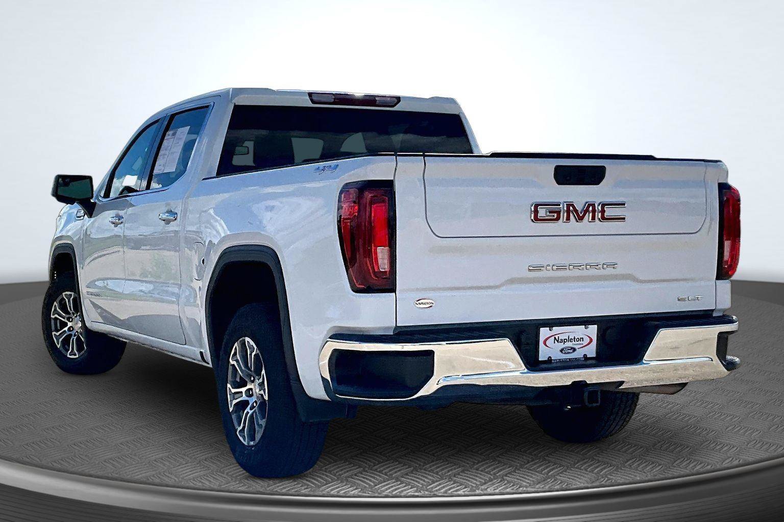 Used 2024 GMC Sierra 1500 SLT AWD/4WD image 14