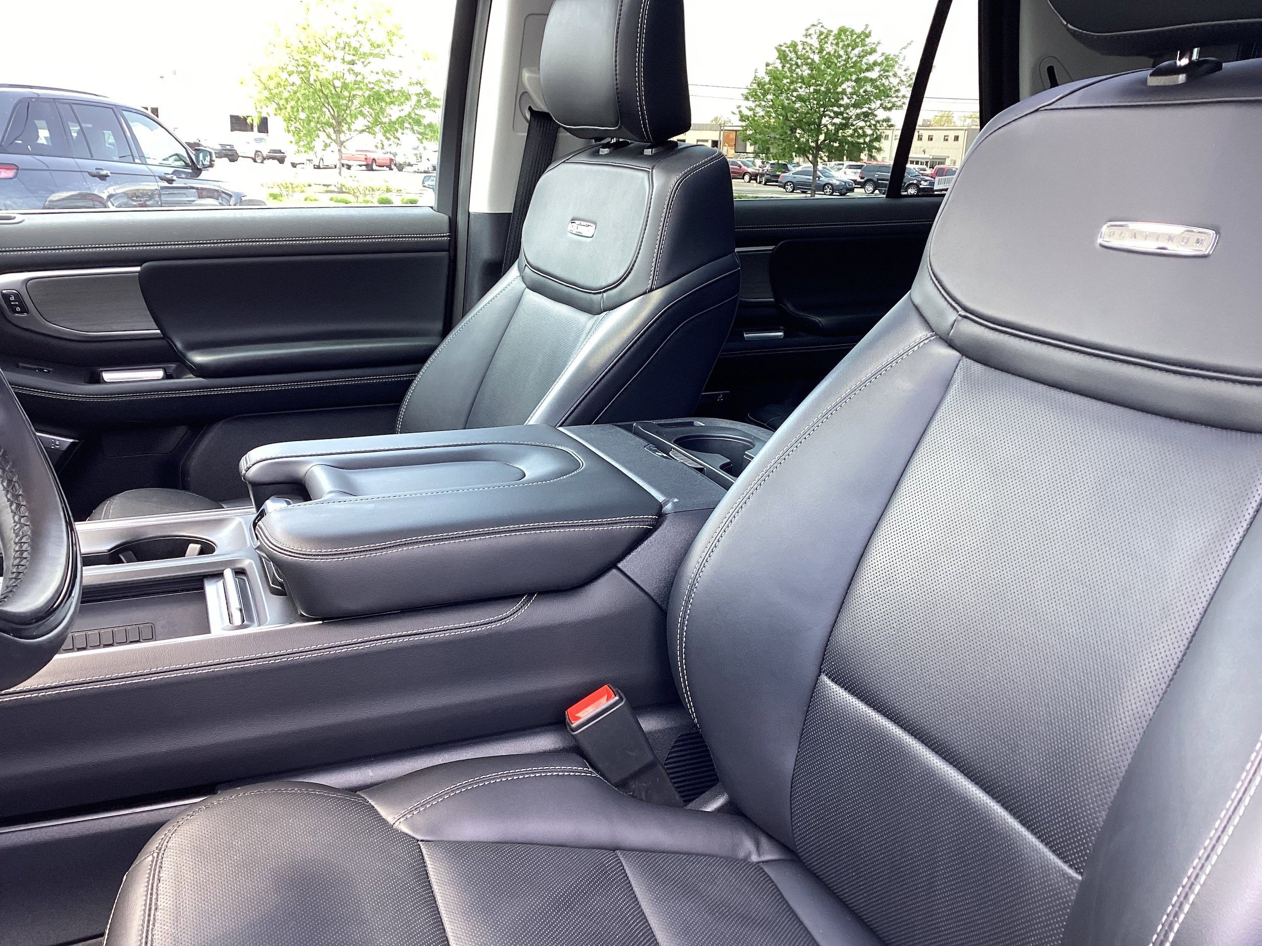 Used 2025 Ford Expedition Platinum w/ Driver's Package AWD/4WD image 12