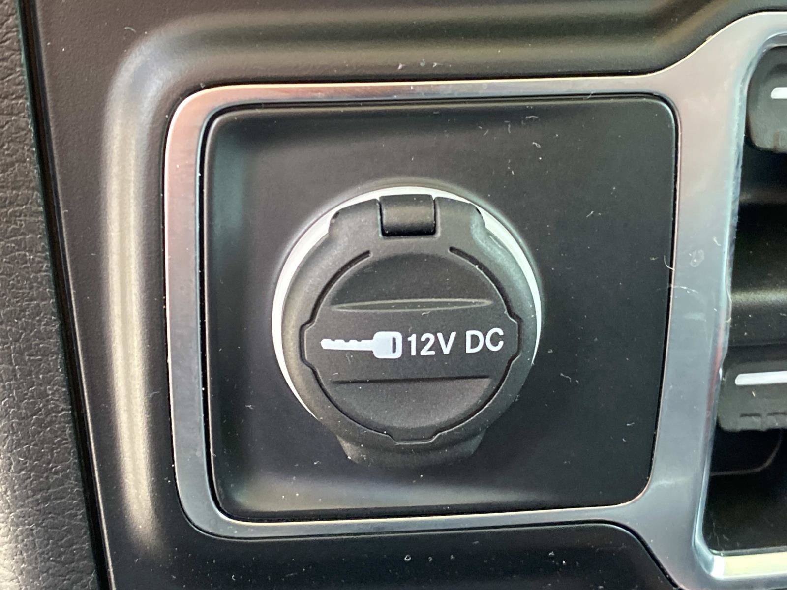 Used 2022 Jeep Wrangler Unlimited Sahara w/ Cold Weather Group AWD/4WD image 32