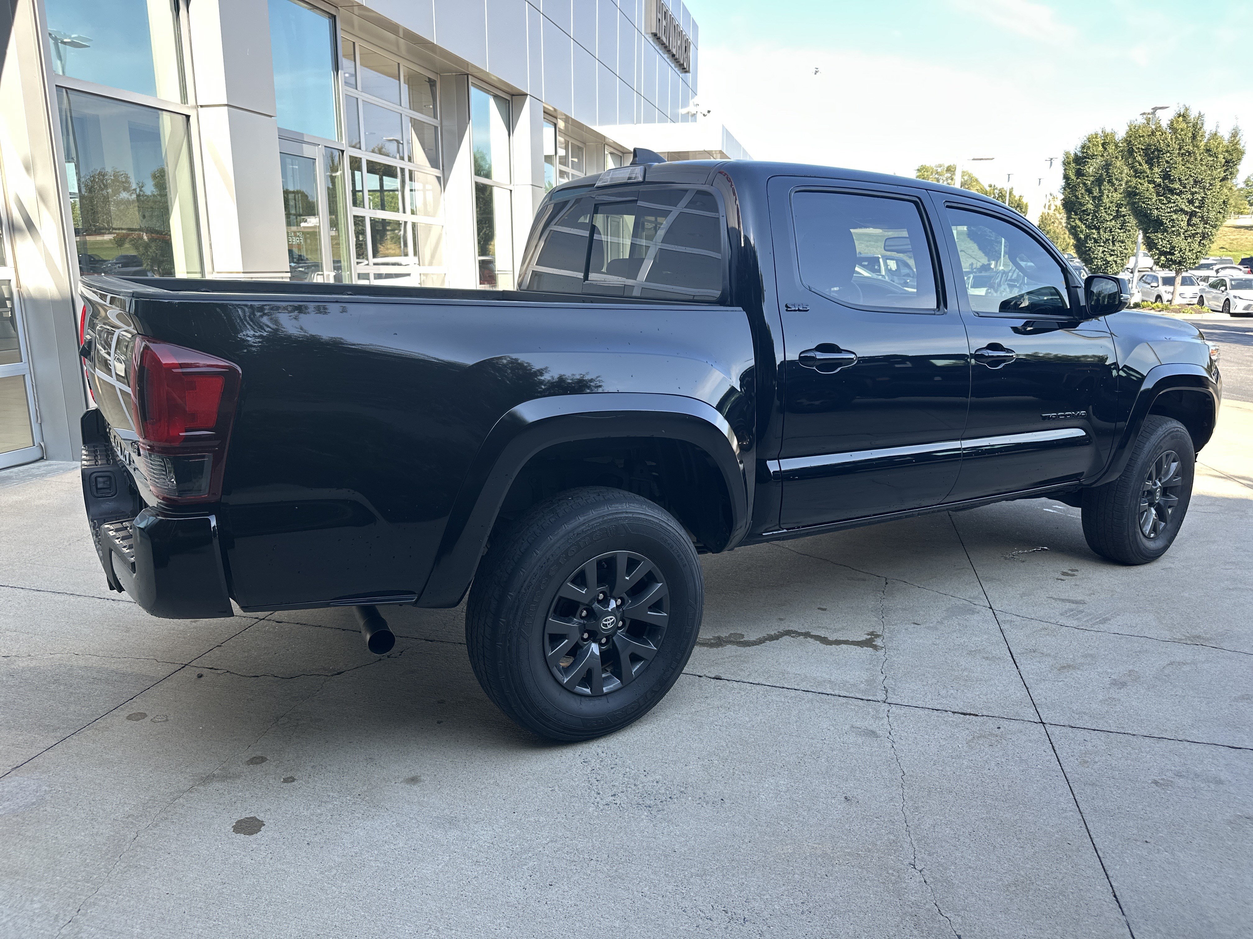Used 2023 Toyota Tacoma SR5 w/ Technology Package AWD/4WD image 6