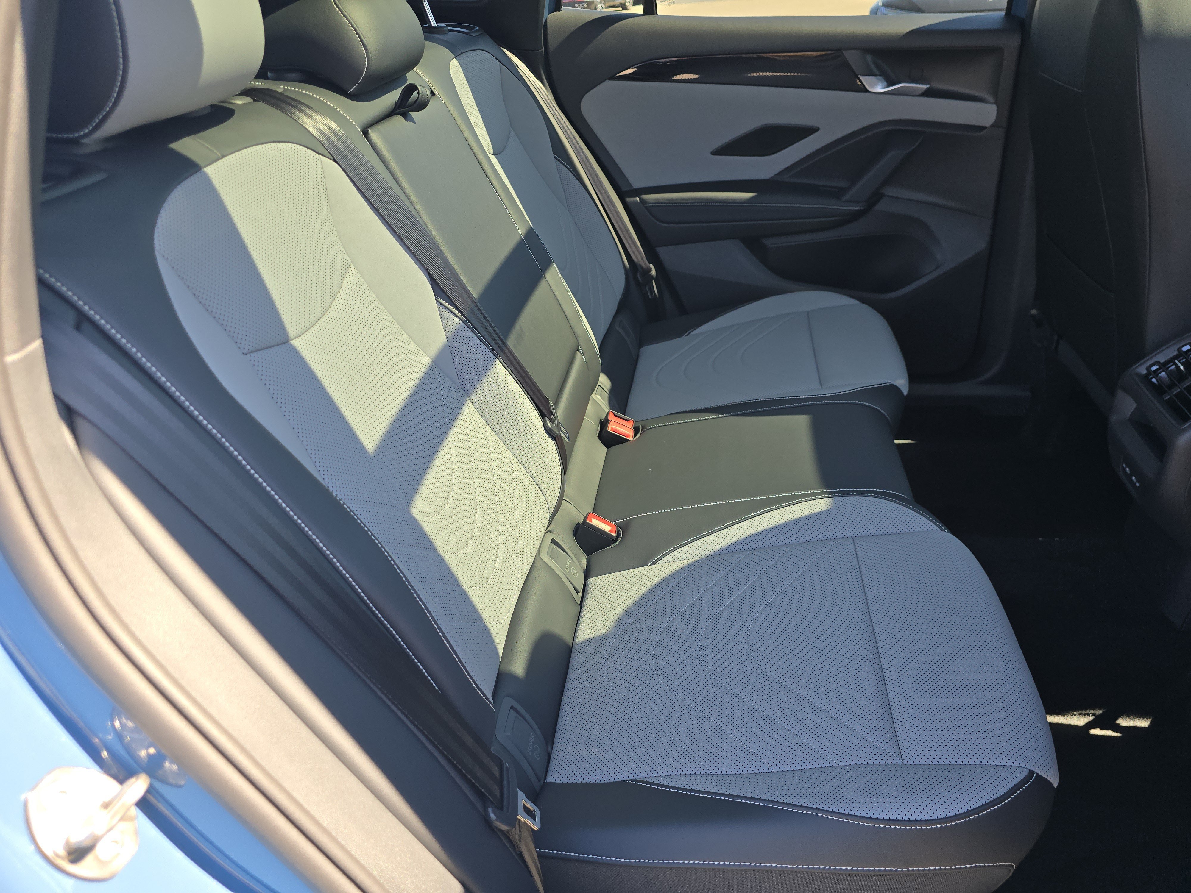 New 2026 Volkswagen Tiguan SE R-Line AWD/4WD image 18