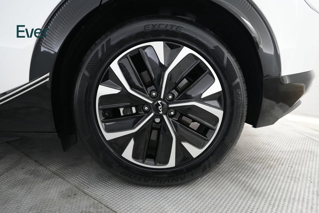 Used 2024 Kia EV6 Wind RWD image 9
