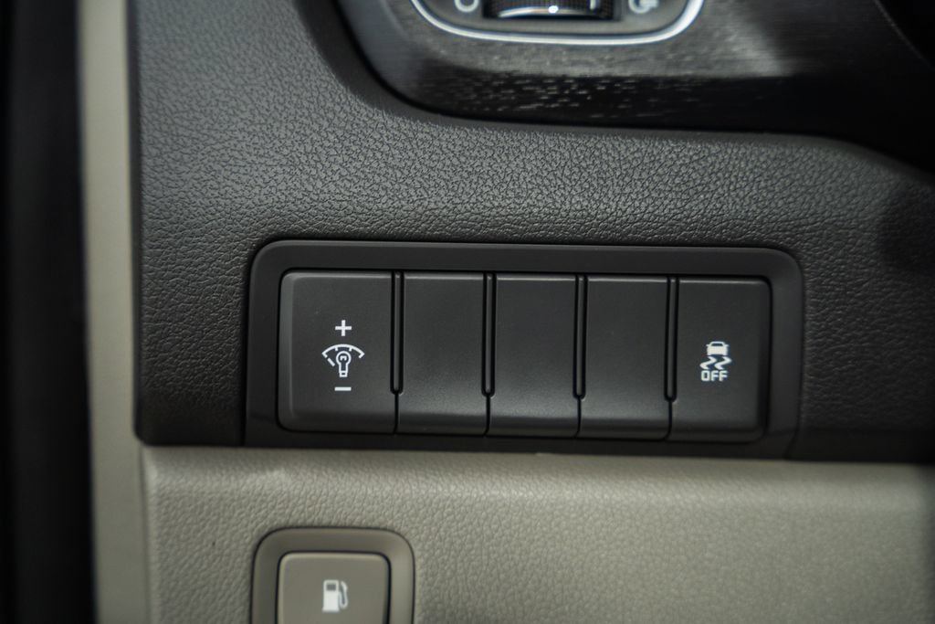 Used 2018 Kia Sedona LX FWD image 35