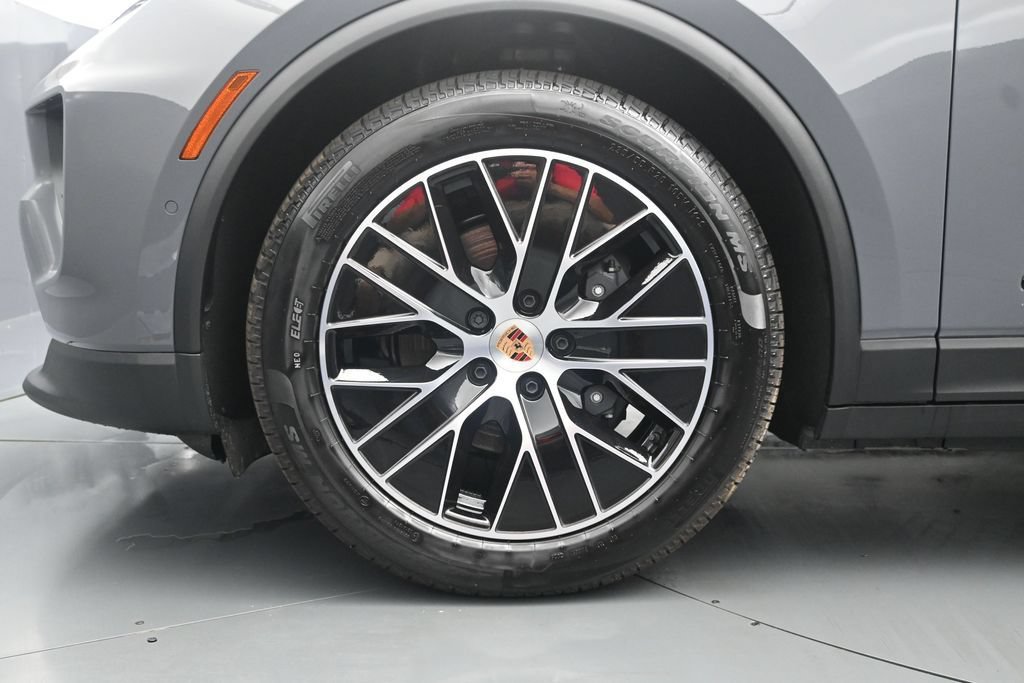 New 2025 Porsche Macan Electric RWD image 4