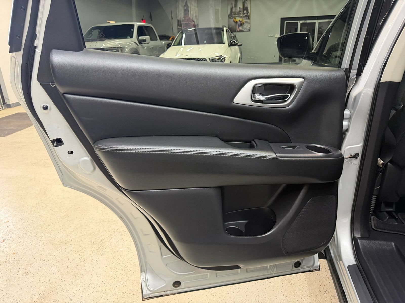 Used 2020 Nissan Pathfinder S AWD/4WD image 22