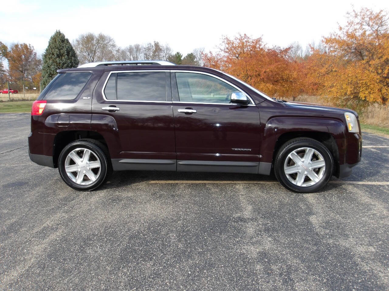 Used 2011 GMC Terrain SLT image 2