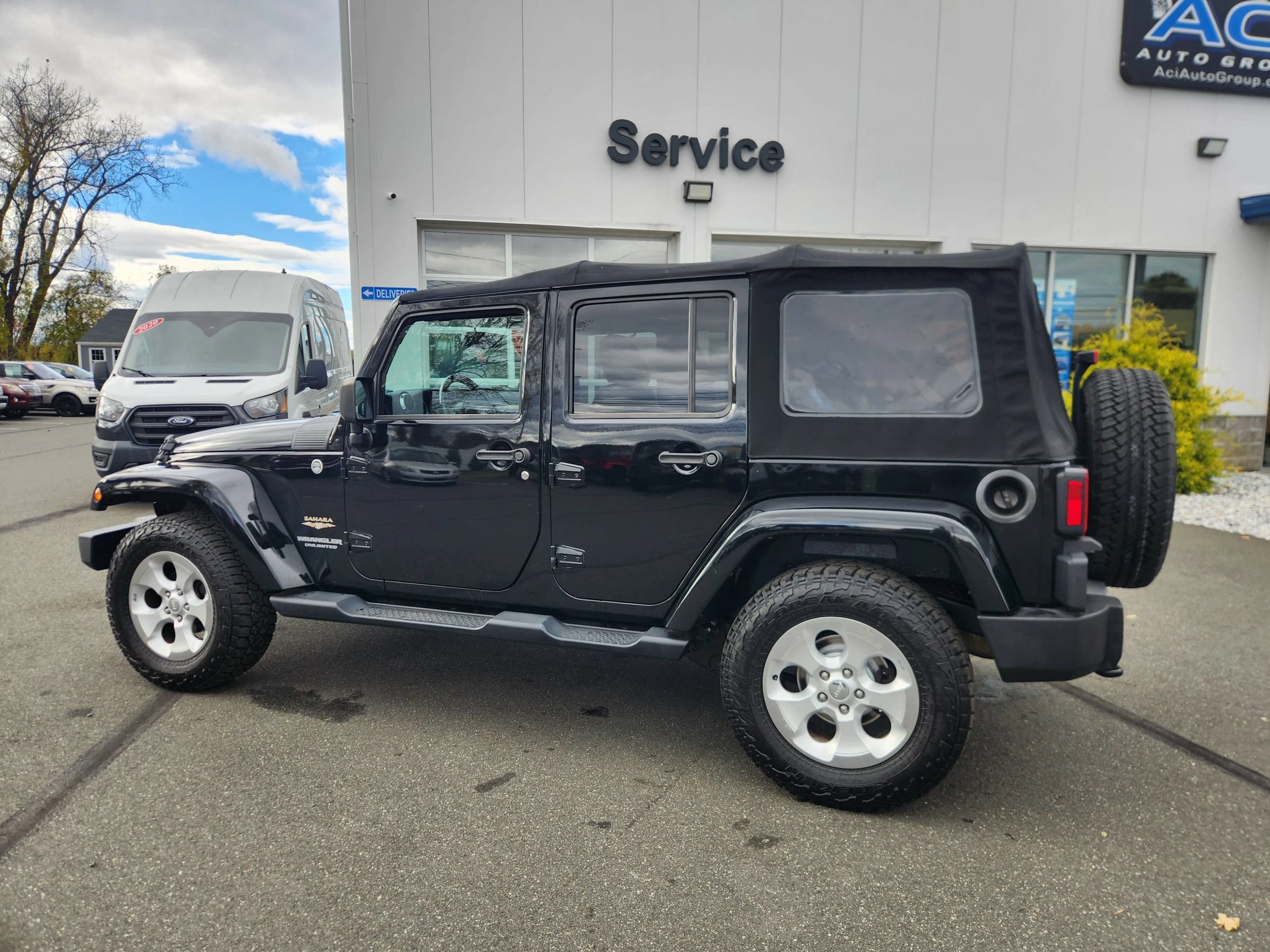 Used 2015 Jeep Wrangler Unlimited Sahara w/ Connectivity Group AWD/4WD image 11