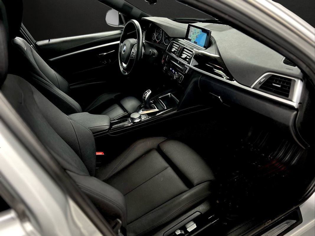 Used 2018 BMW 330i xDrive Wagon image 23