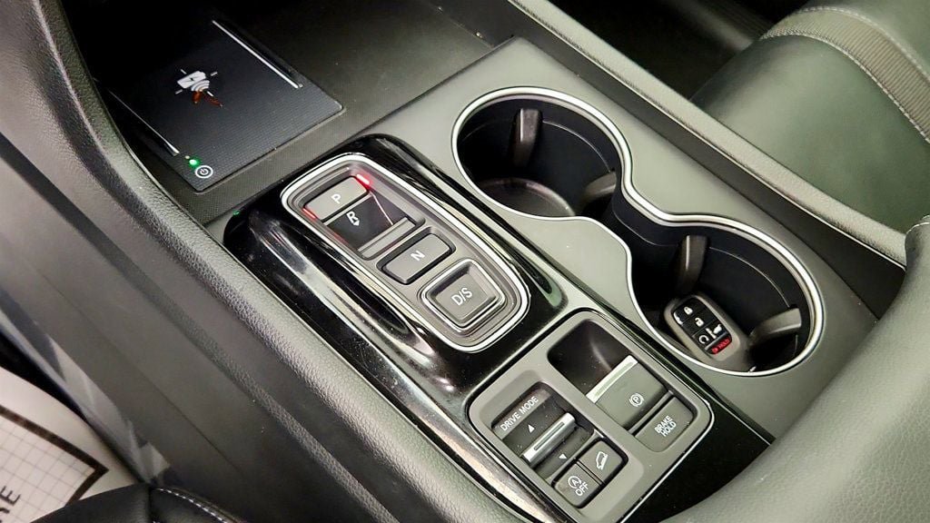 Used 2025 Honda Pilot Touring image 17