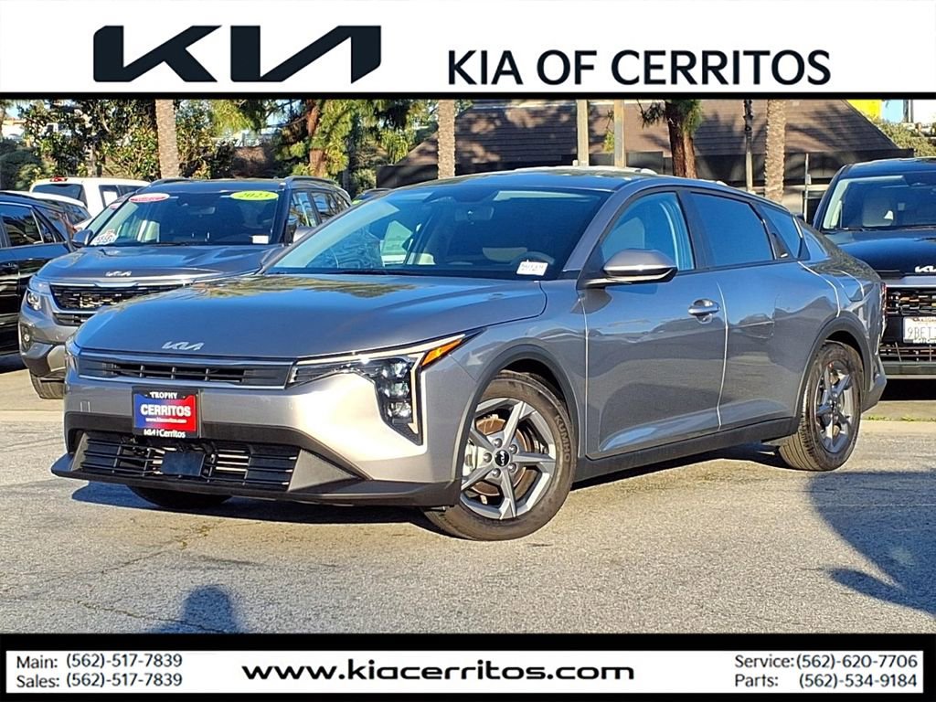 Used 2025 Kia K4 LXS image 1