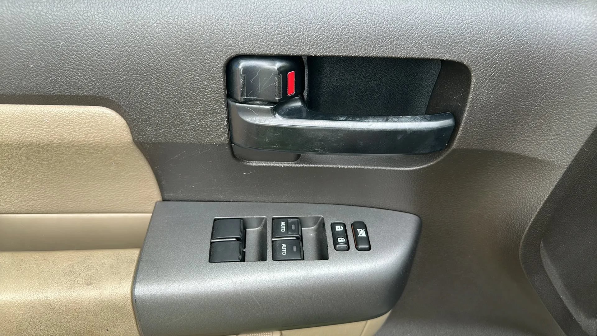 Used 2011 Toyota Sequoia SR5 AWD/4WD image 42