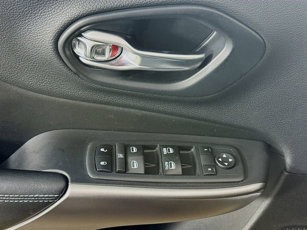 Used 2019 Jeep Cherokee Latitude Plus image 20