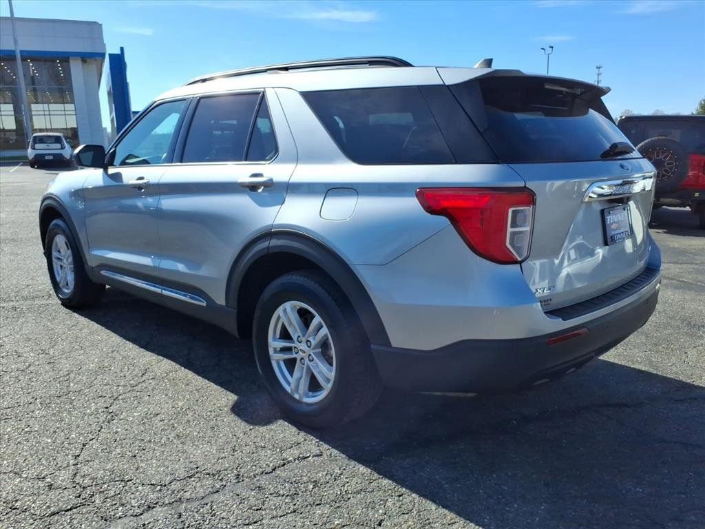 Used 2023 Ford Explorer XLT image 5