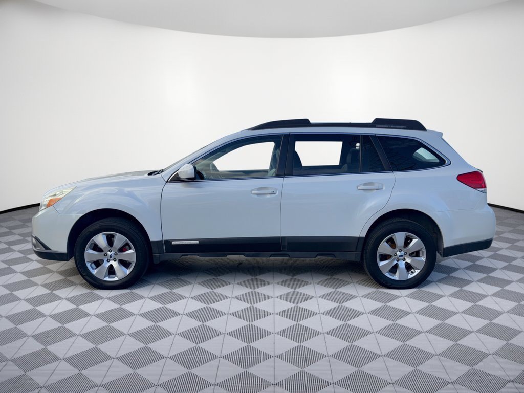 Used 2012 Subaru Outback 3.6R Limited w/ Moonroof Pkg AWD/4WD image 2