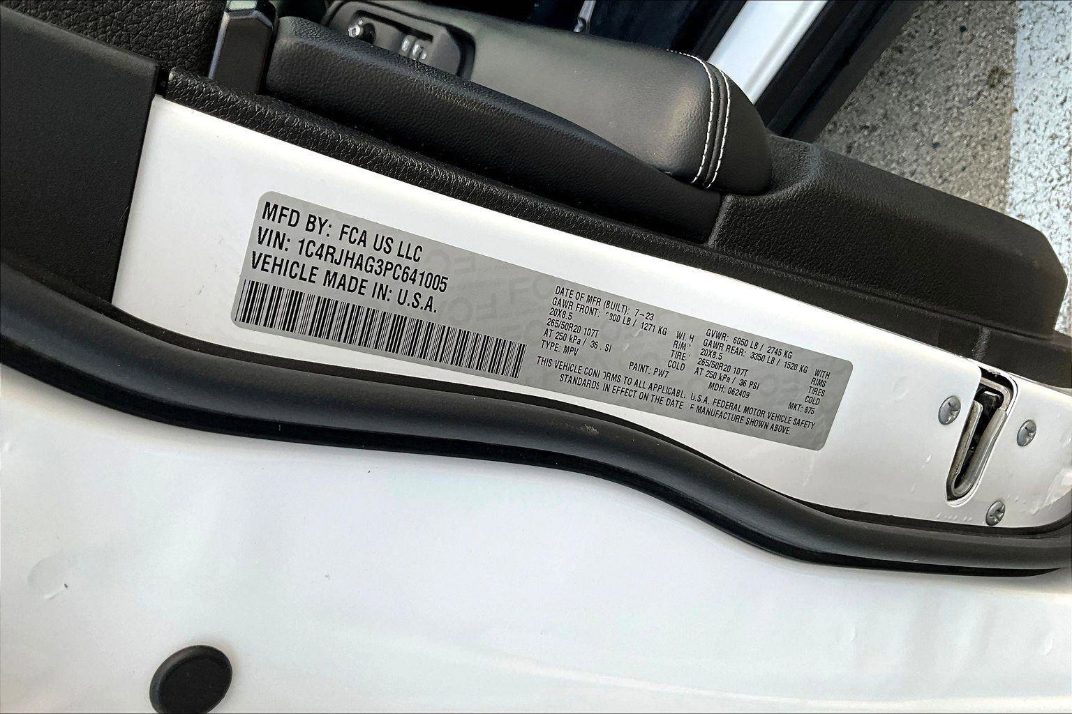 Used 2023 Jeep Grand Cherokee Altitude image 36