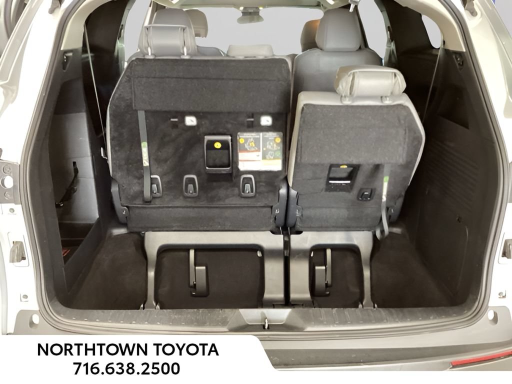 Used 2025 Toyota Sienna XLE FWD image 15