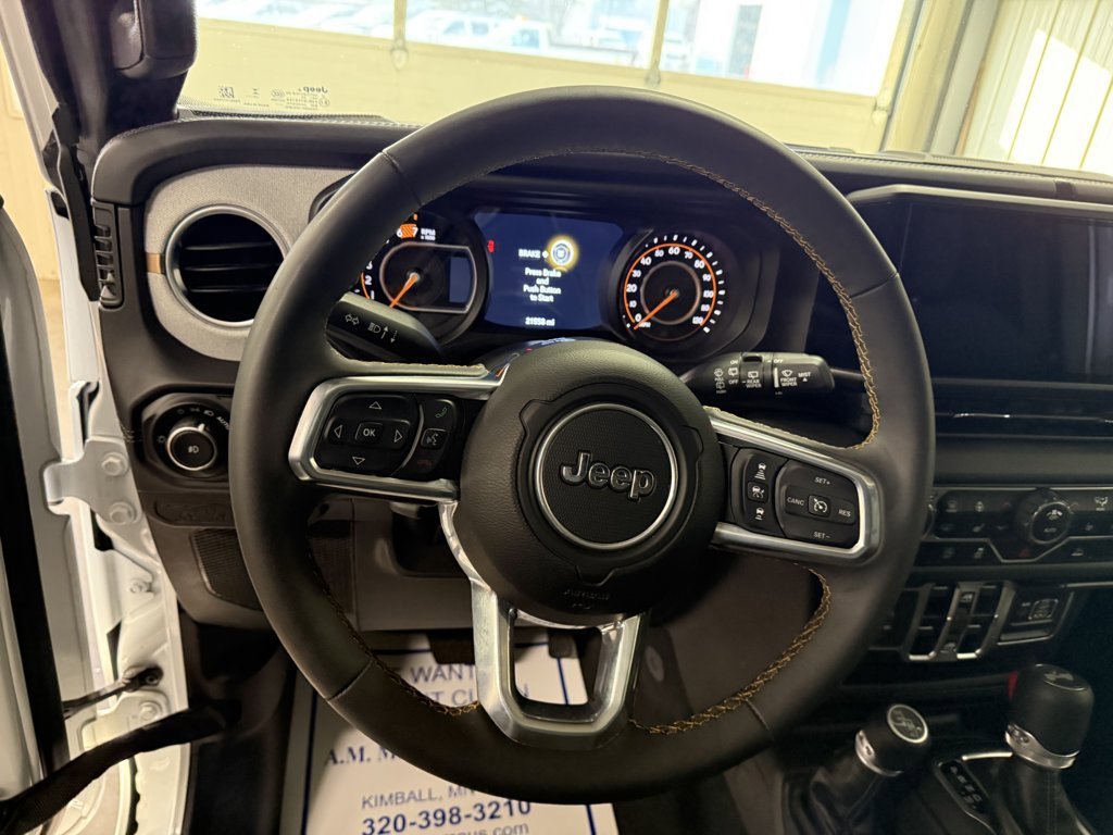 Used 2025 Jeep Wrangler Unlimited Sahara AWD/4WD image 17